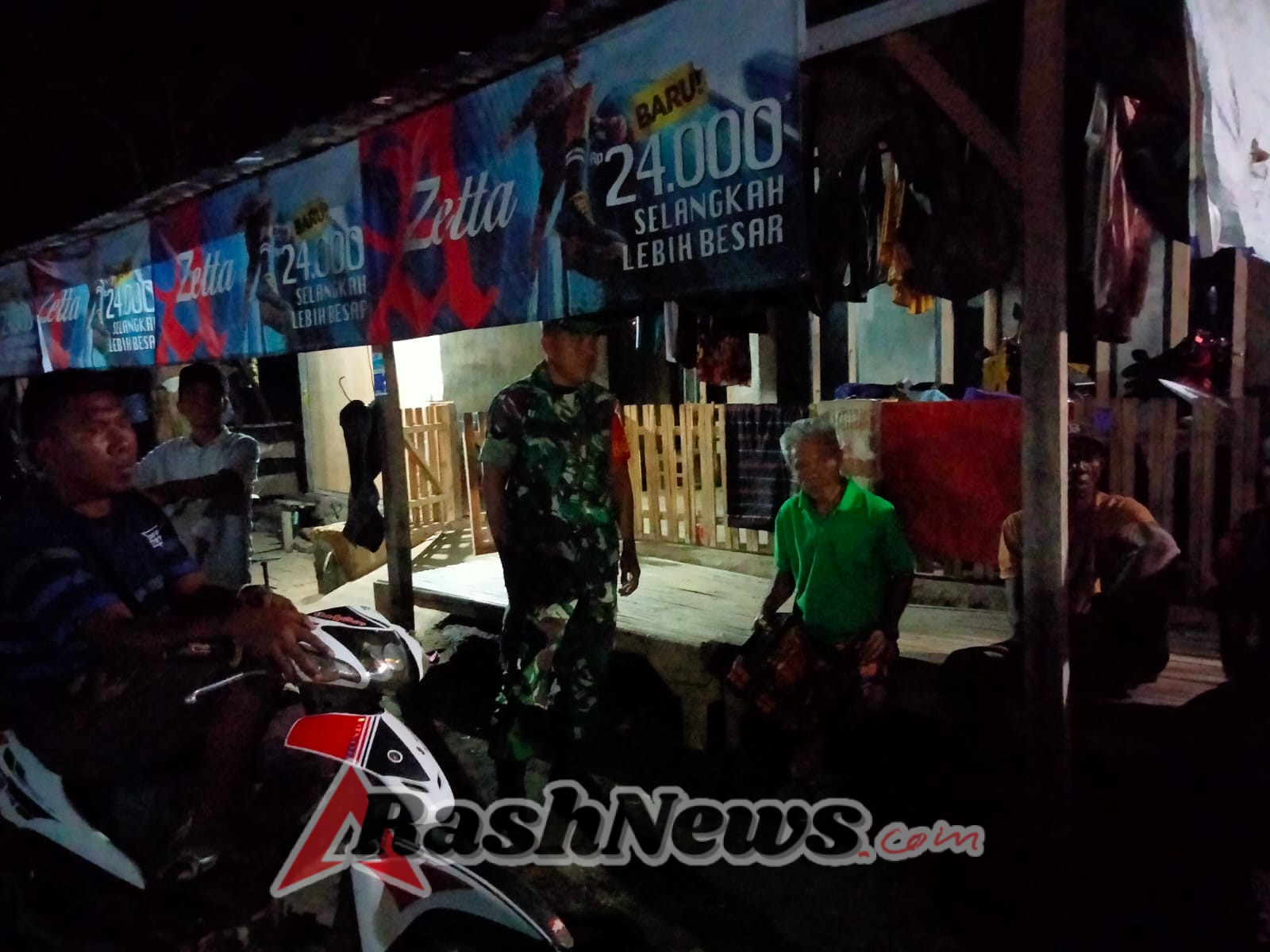 Babinsa Monggo Ingatkan Warga Jaga Silaturahmi dan Awasi Perilaku Anak-anak