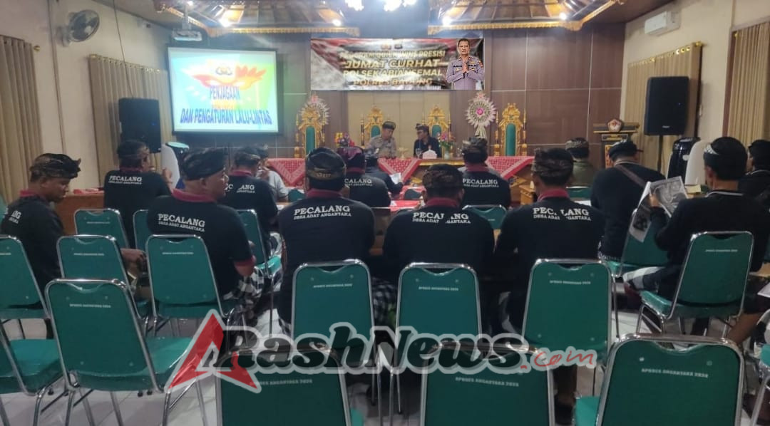 Wujudkan Desa Kondusif, Polsek Abiansemal Rangkaikan Jumat Curhat Dengan Pembekalan Pecalang Desa Adat