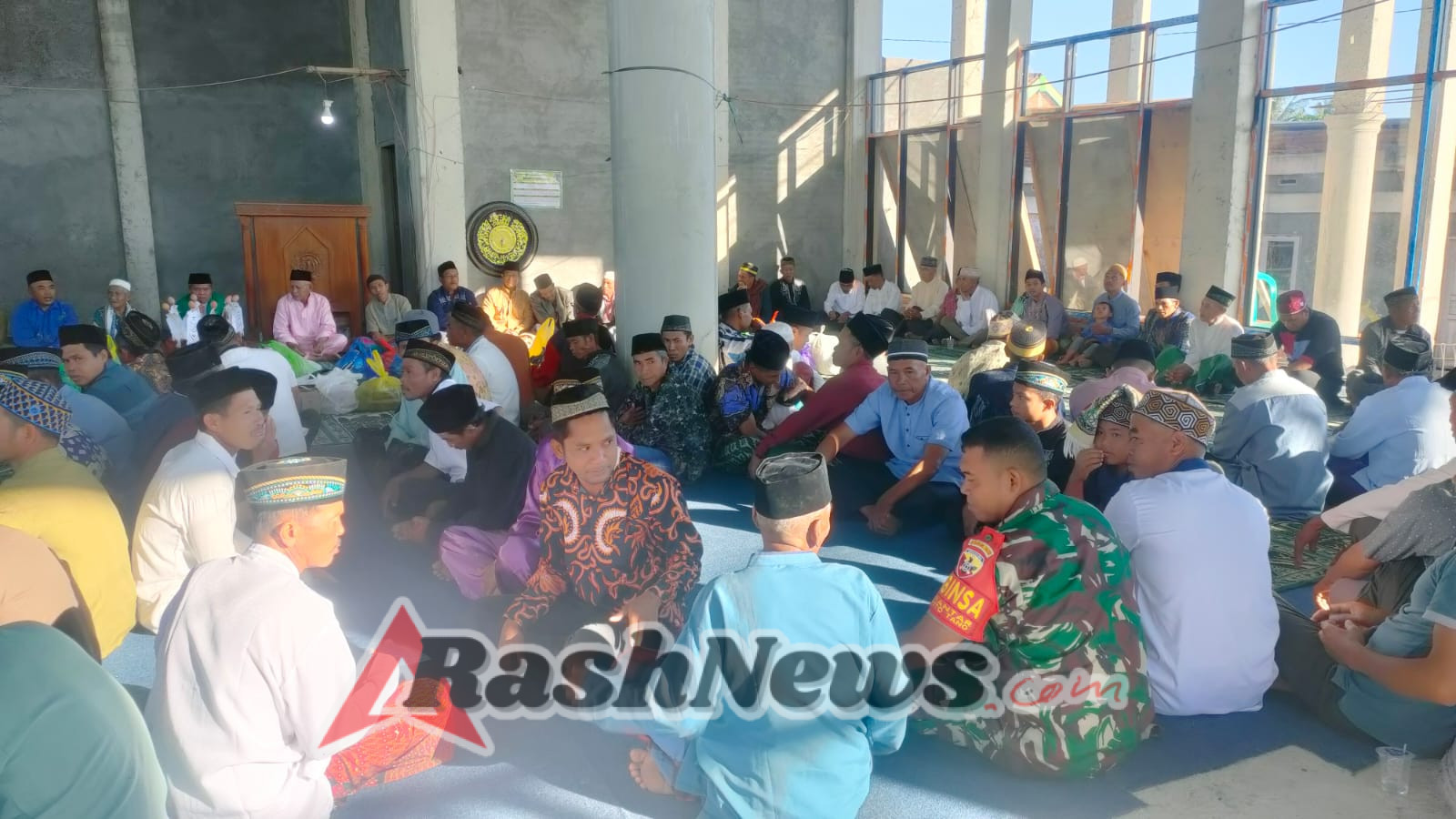 Babinsa Koramil 1628-04/Poto Tano Bersama Warga Rayakan Maulid Nabi Muhammad SAW