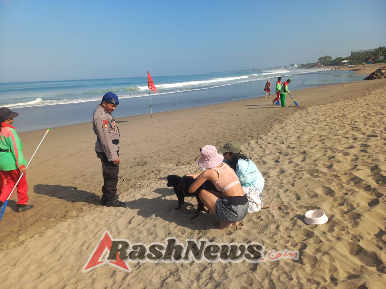 Jaga Kenyamanan Pantai, Satpolairud Badung Imbau Wisatawan Tak Lepas Anjing Sembarangan