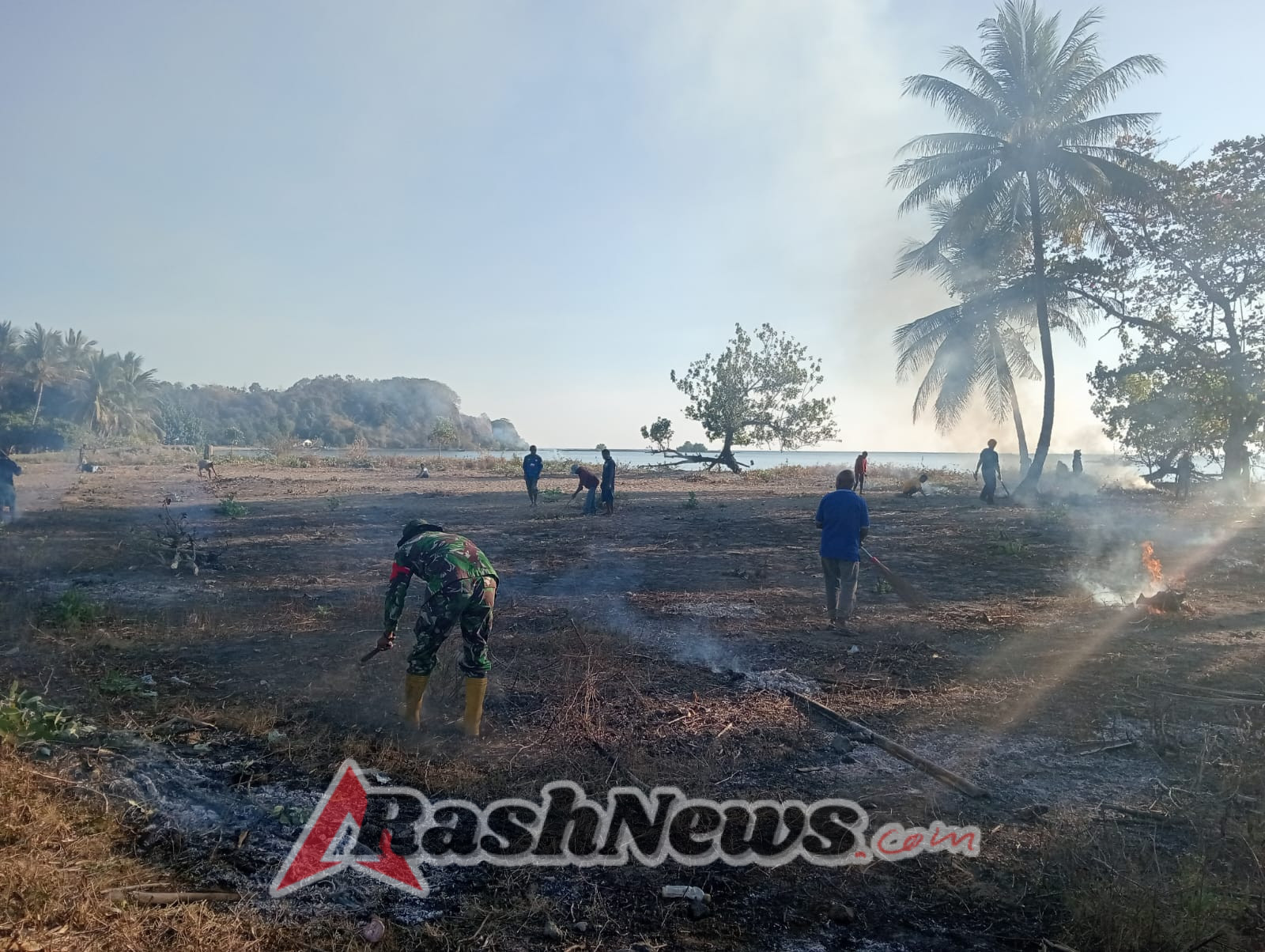 TNI Hadir di Tengah Rakyat: Babinsa Maurole Bangun Kepedulian Lewat Aksi Nyata di Lapangan