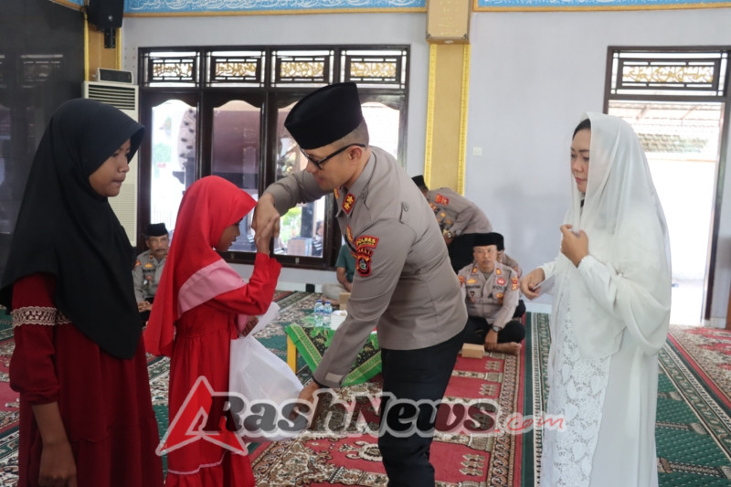 Polres Karangasem Bagikan Sembako untuk Anak Yatim di Peringatan Maulid Nabi