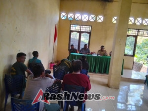 Babinsa Koramil 1603-04/Kewapante Hadiri Mediasi Di Kantor Desa Baomekot