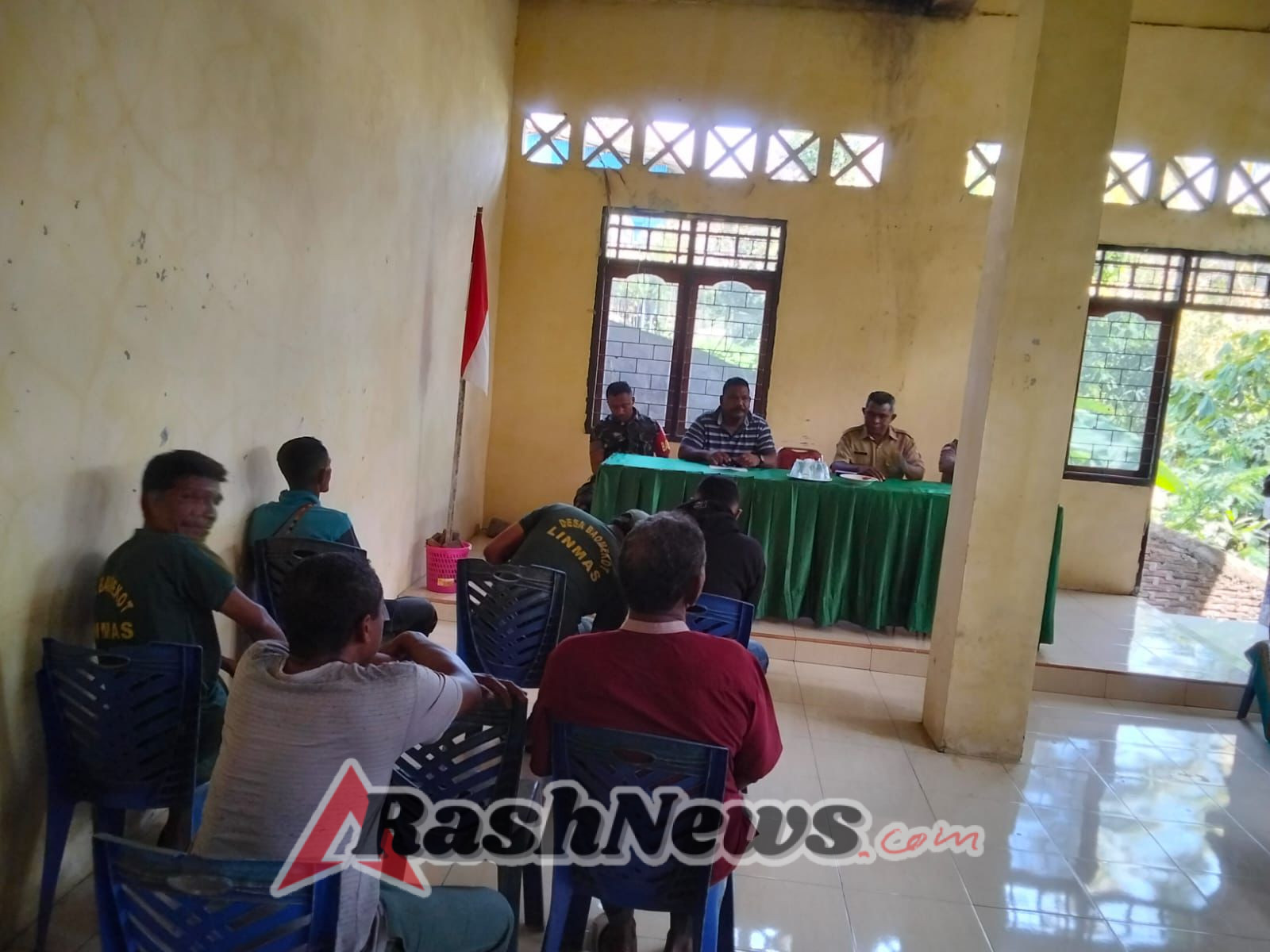 Babinsa Koramil 1603-04/Kewapante Hadiri Mediasi Di Kantor Desa Baomekot