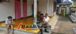 Antusias Warga Tamanbali Saat Babinsa Sosialisasikan Program Gerakan Pangan Murah