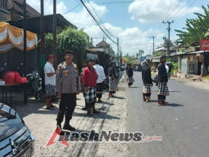 Kapolsek Marga Pimpin Pengamanan Undangan Dalam Rangka Upacara Upasaksi Diksa Pradiksa