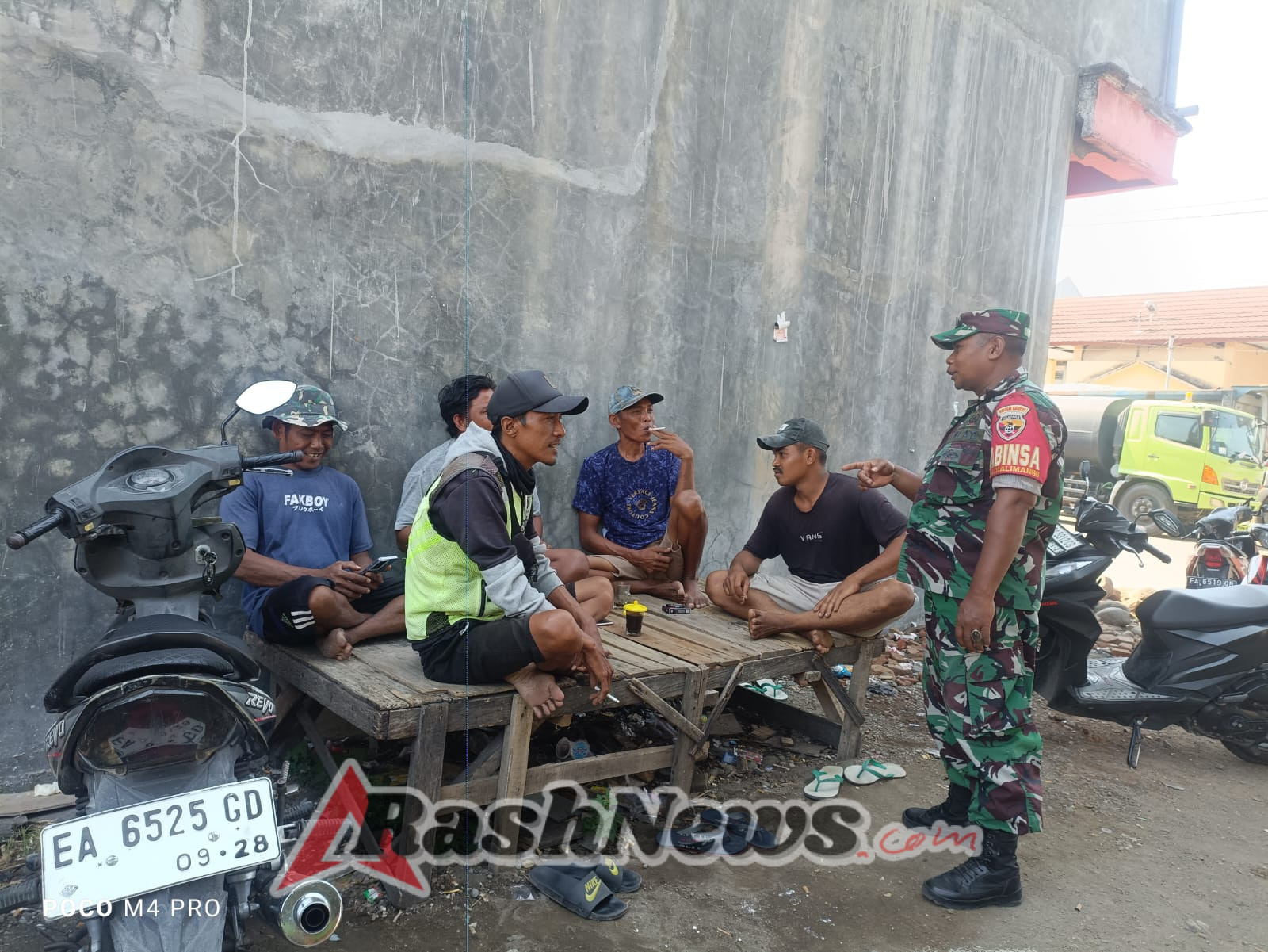Cegah Gangguan Kamtibmas, Babinsa Kalimango Ajak Warga Selalu Peka Situasi