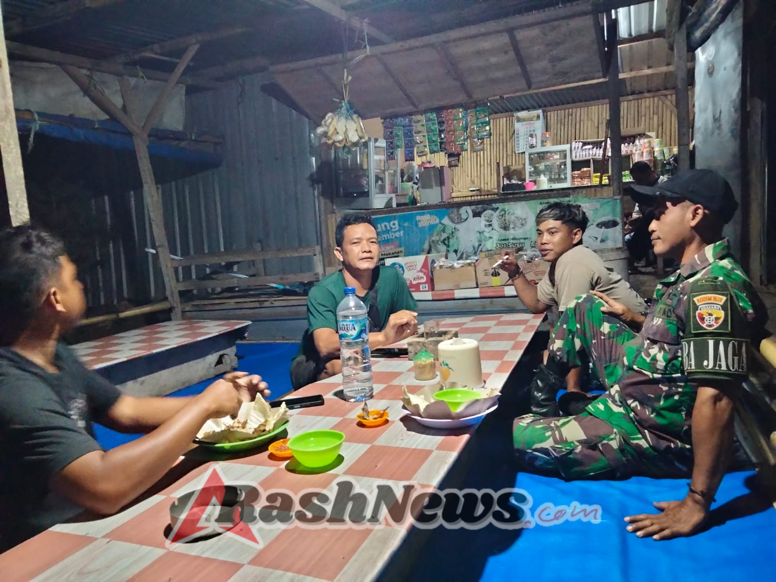 Piket Koramil 1628-04/Poto Tano Tingkatkan Kamtibmas Lewat Patroli Malam