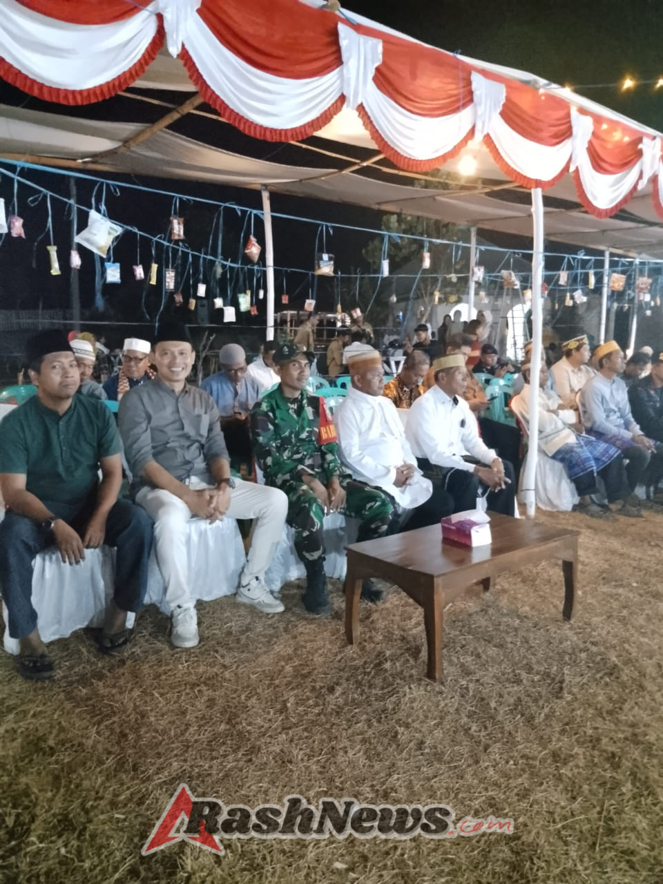 Ballona Festari 2025: Babinsa Taliwang Ikut Sukseskan Acara Budaya di Labuhan Kertasari