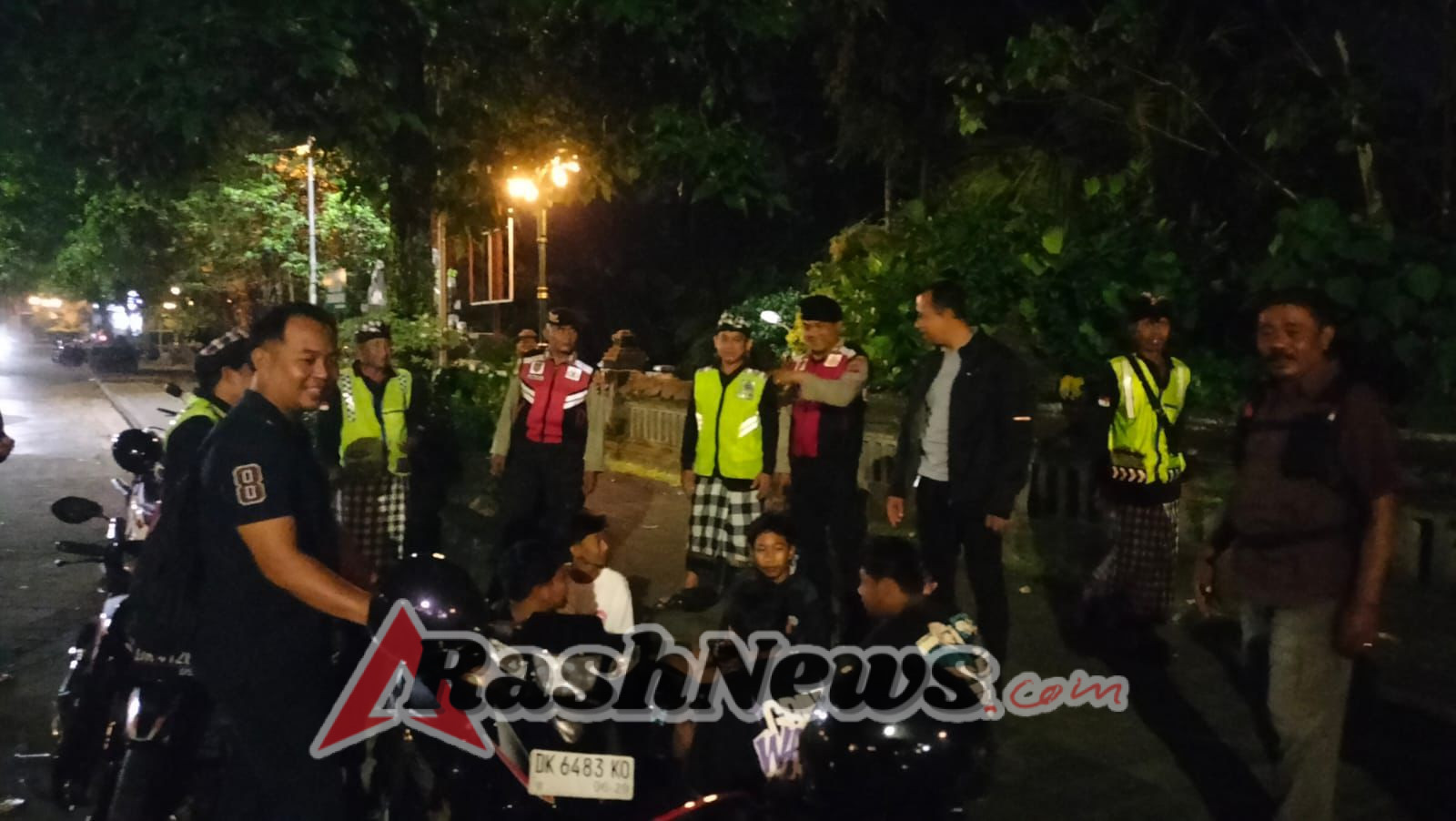 Polsek Mengwi Gelar Patroli Terpadu Bersama Pecalang Desa Mengwi