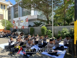 Polres Bandara Ngurah Rai Gelar Persembahyangan Bersama Peringati Hari Raya Saraswati