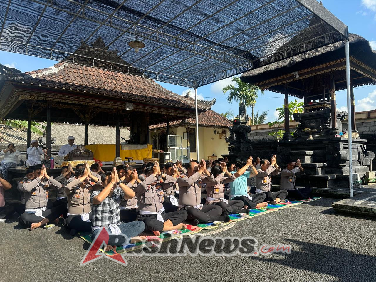 Wujudkan Harmoni Spiritual, Personel Polres Badung Rayakan Hari Raya Saraswati dengan Sembahyang Bersama