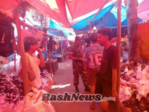 TNI Dekat dengan Rakyat, Babinsa Kodim 1602/Ende Lakukan Pamwil di Pasar Desa Maurole