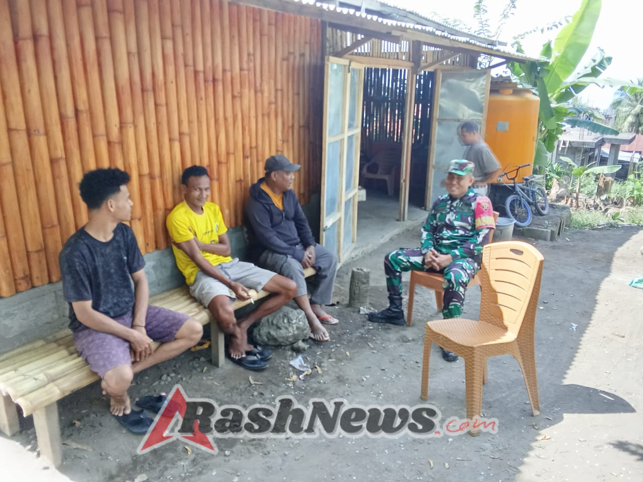 Babinsa Ende Bina Komunikasi Sosial untuk Wujudkan Keamanan Wilayah