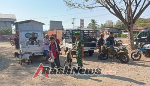 Babinsa Serka Laudowik Hurek Pastikan Ketertiban Jual Beli Hewan di Pasar Mbay, Nagekeo