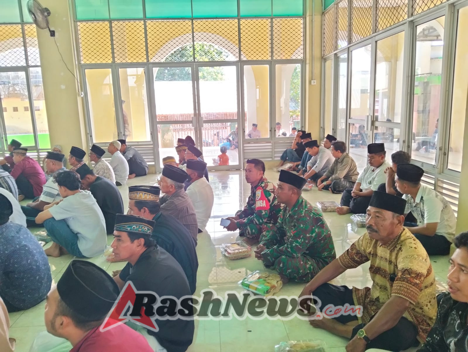 Kebersamaan TNI dan Warga Jereweh di Peringatan Maulid Nabi Muhammad SAW 1447 H