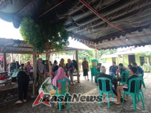 Tingkatkan Keakraban, Babinsa Sertu Jumadi Sambangi Warga Desa Tebo