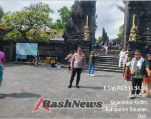 Personil Polsubsektor Tanah Lot Melaksanakan Patroli di Kawasan DTW