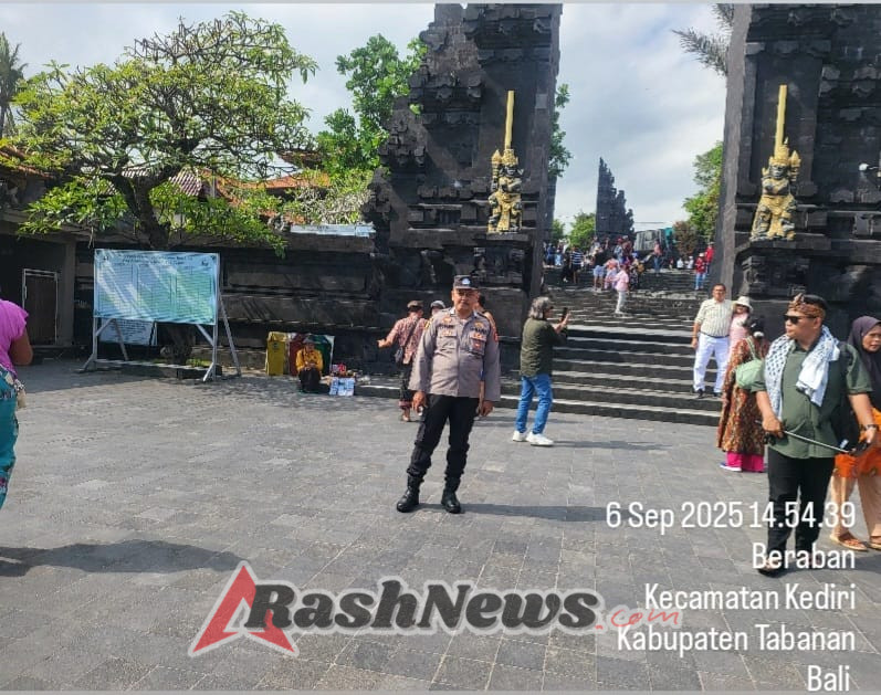 Personil Polsubsektor Tanah Lot Melaksanakan Patroli di Kawasan DTW