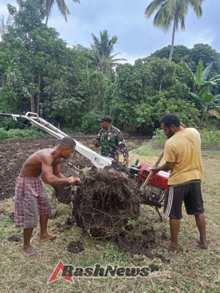 Babinsa Koramil Apui Ajak Warga Manfaatkan Lahan untuk Ketahanan Pangan