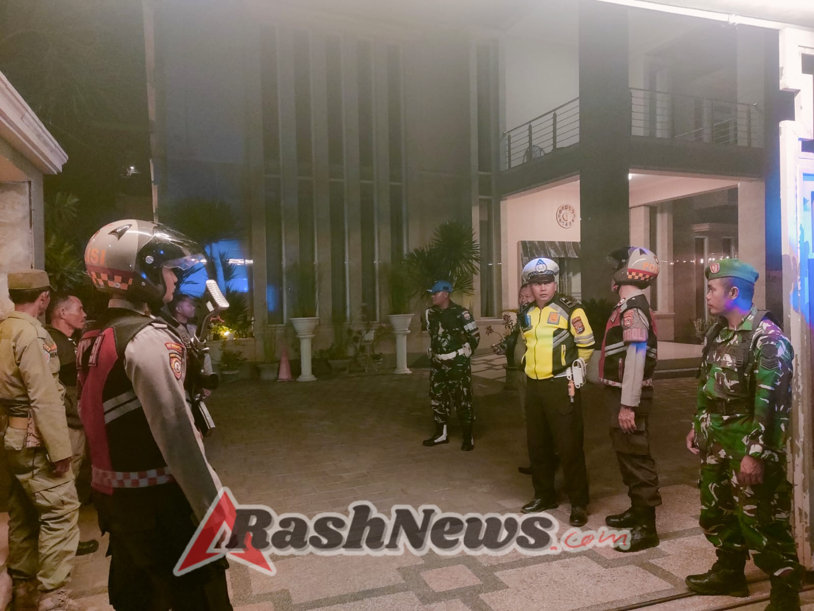 Kodim 1614/Dompu Bersama Polri Pastikan Situasi Kondusif