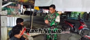 Babinsa Seteluk Turun ke Lapangan, Gelar Patroli Malam Jaga Ketertiban
