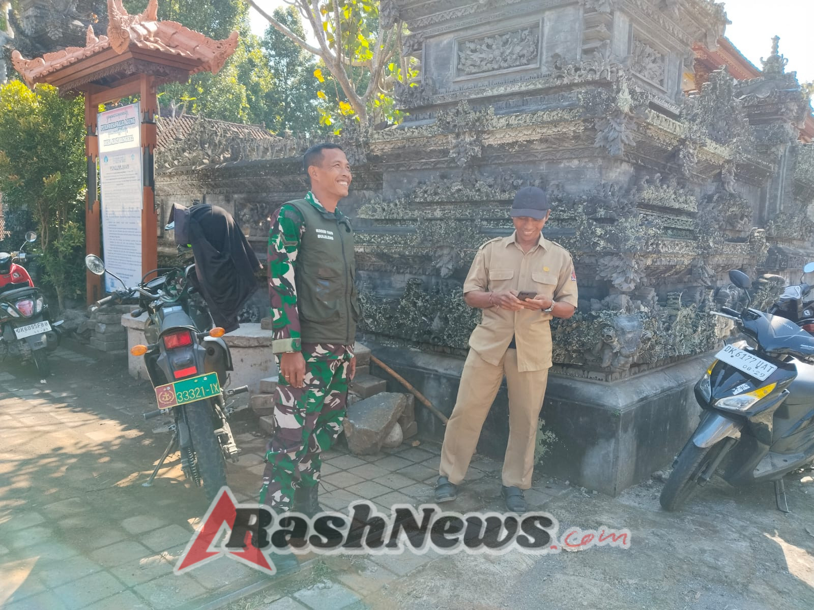 Babinsa Desa Bengkel Jalin Kedekatan dengan Warga Melalui Kegiatan Komsos