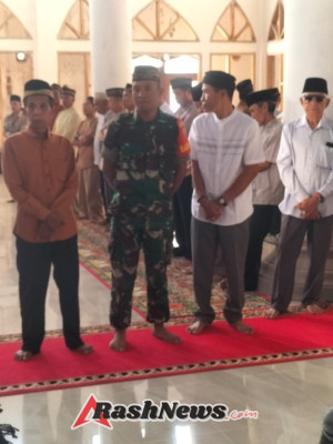 Peringati Maulid Nabi, Babinsa Air Suning Jalin Silaturahmi dengan Warga di Masjid Nurul Yakin