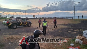 Polsek Gianyar Gelar Patroli di Pantai Siyut dan Lebih Saat Hari Raya Banyu Pinaruh