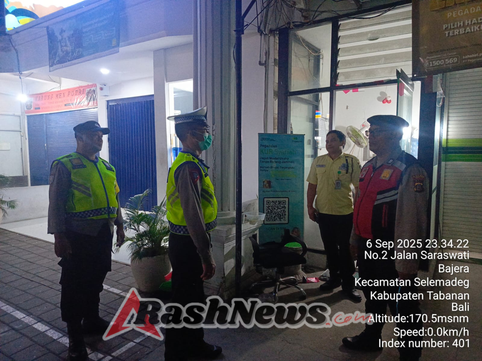 Tingkatkan Keamanan di malam Minggu, Polsek Selemadeg gelar “Blue Light Patrol”