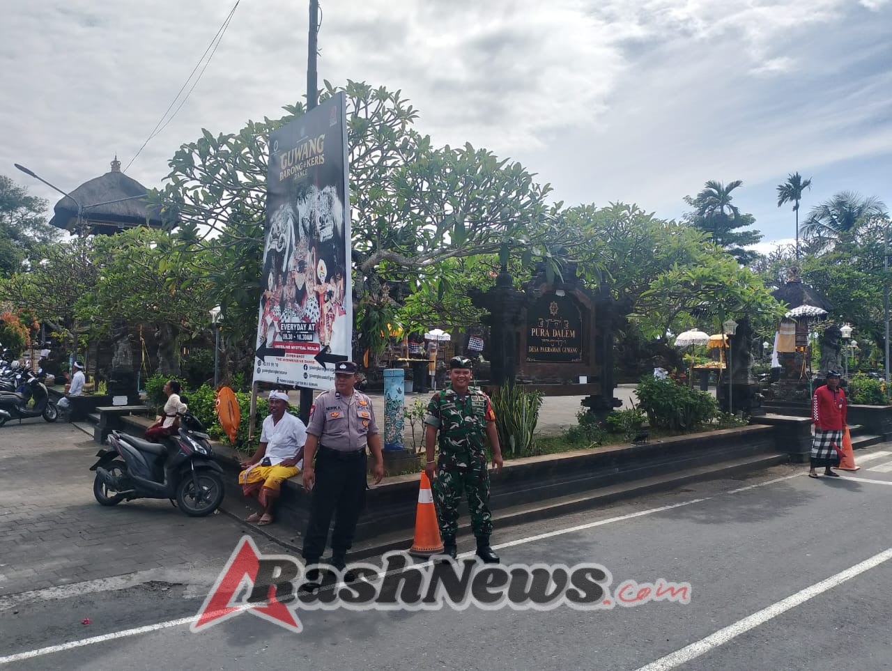 Pgs. Danramil Sukawati Apresiasi Babinsa yang Aktif Kawal Upacara Keagamaan Masyarakat