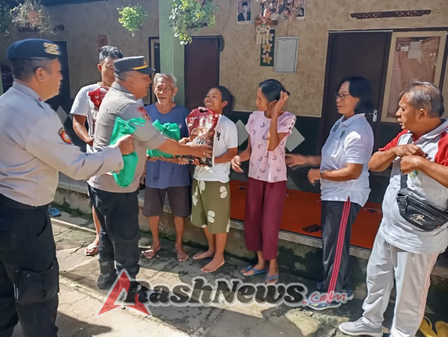 Minggu Kasih Kapolsek Bebandem Bersama Warga Br. Dinas Macang, Desa Macang.