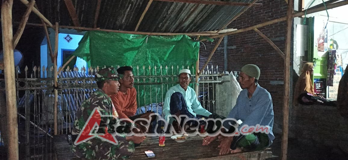 Komsos dan Patroli Malam, Babinsa Ajak Warga Waspada Gangguan Kamtibmas
