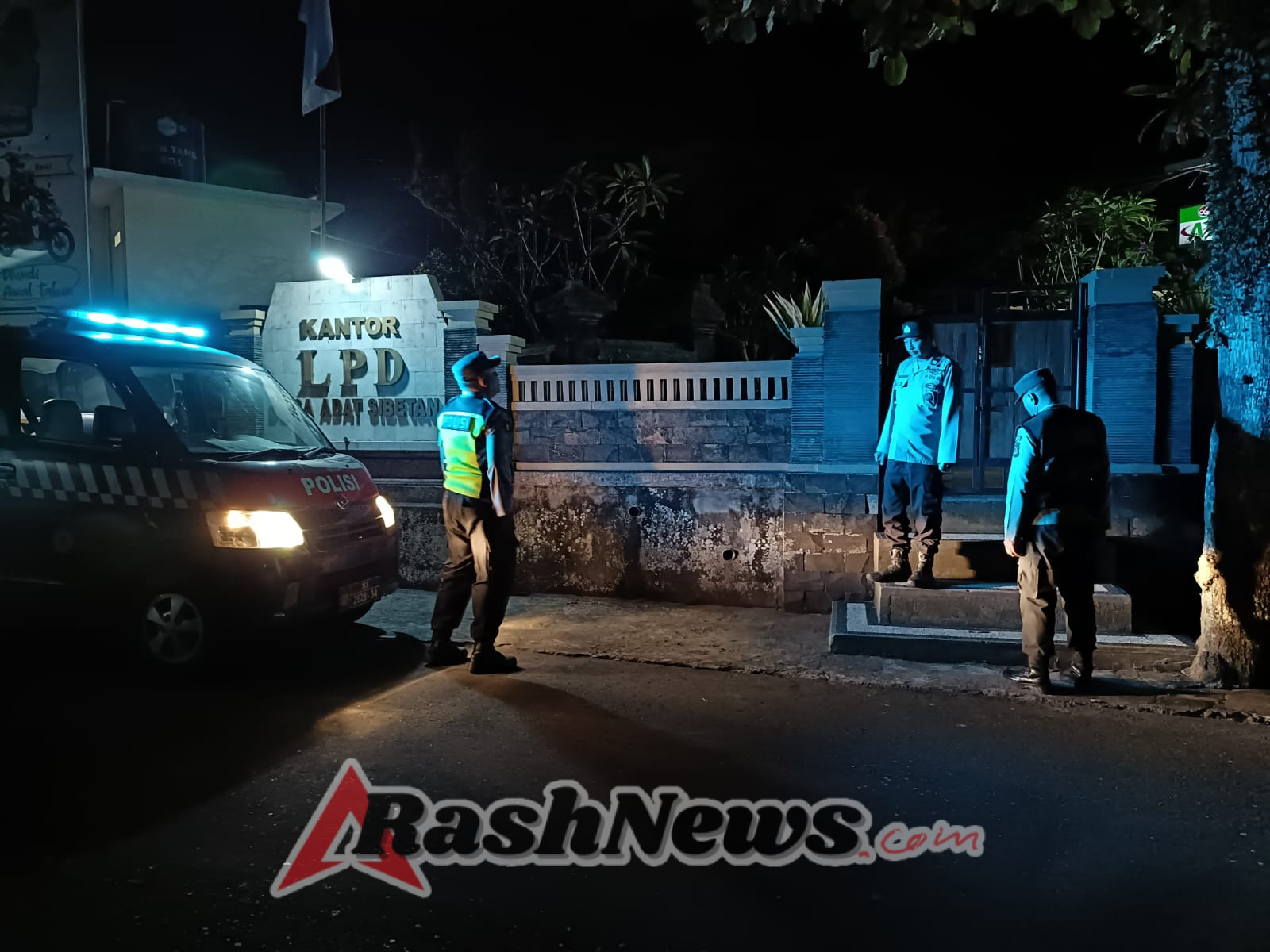 Dengan ” Bluelight ” Patrol, Polsek Bebandem Cegah Kejahatan Malam Hari