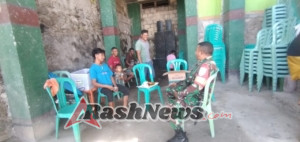 Babinsa Bersama Warga Bahas Keamanan Acara Peminangan Sore