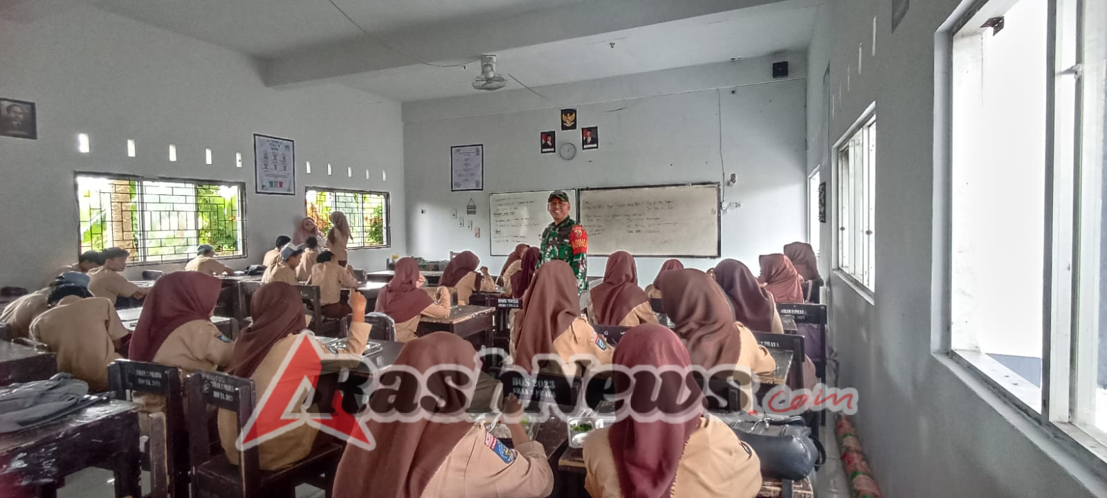 Babinsa Lakukan Pengawasan MBG dari Hulu Hingga Ke Hilir Di Lombok Tengah