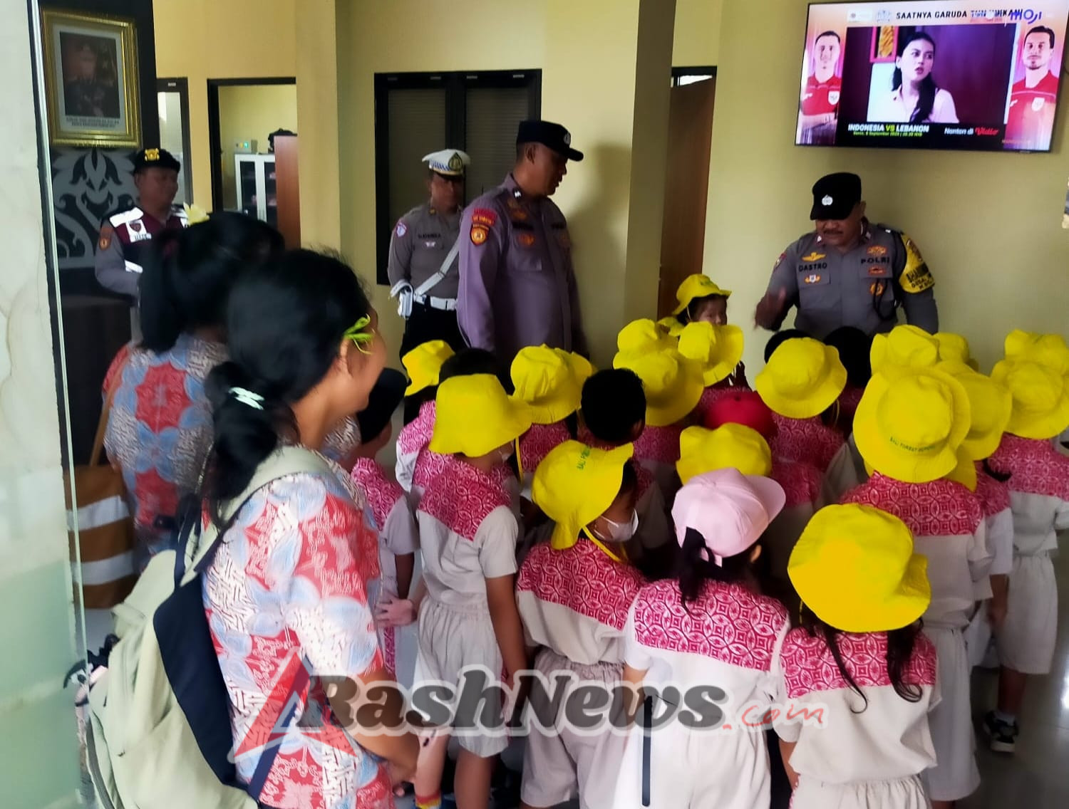 Terima Kunjungan Siswa TK, Polsek Ubud Gelar Polisi Sahabat Anak