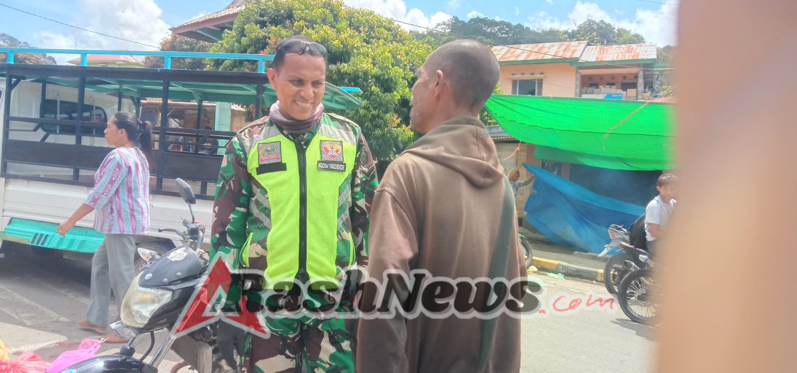 Babinsa Kodim 1602/Ende Tingkatkan Keamanan Wilayah di Desa Koanara