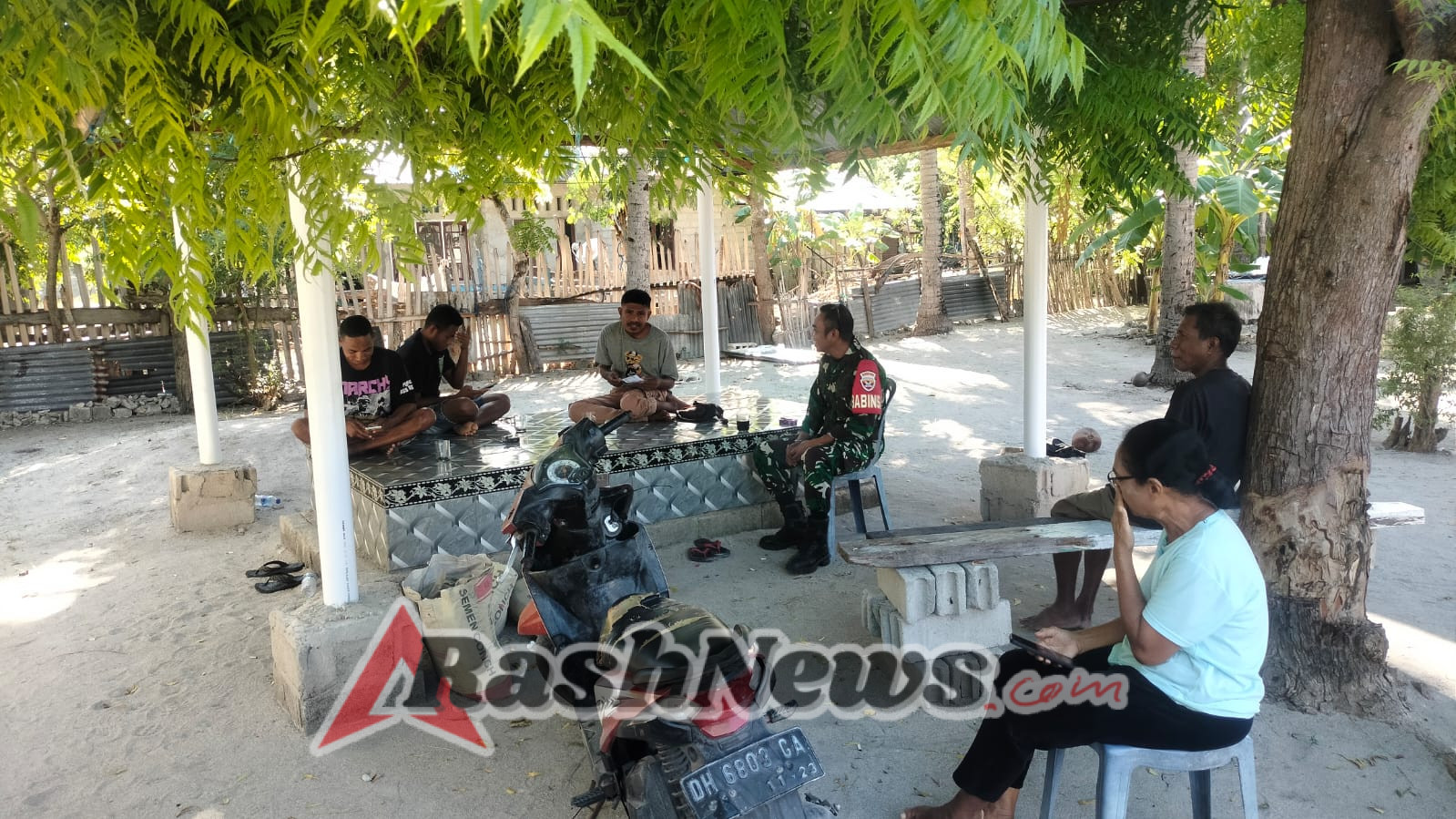 Babinsa Koramil 03/Batutua Ajak Pemuda Rote Ndao Siapkan Diri Jadi Prajurit TNI