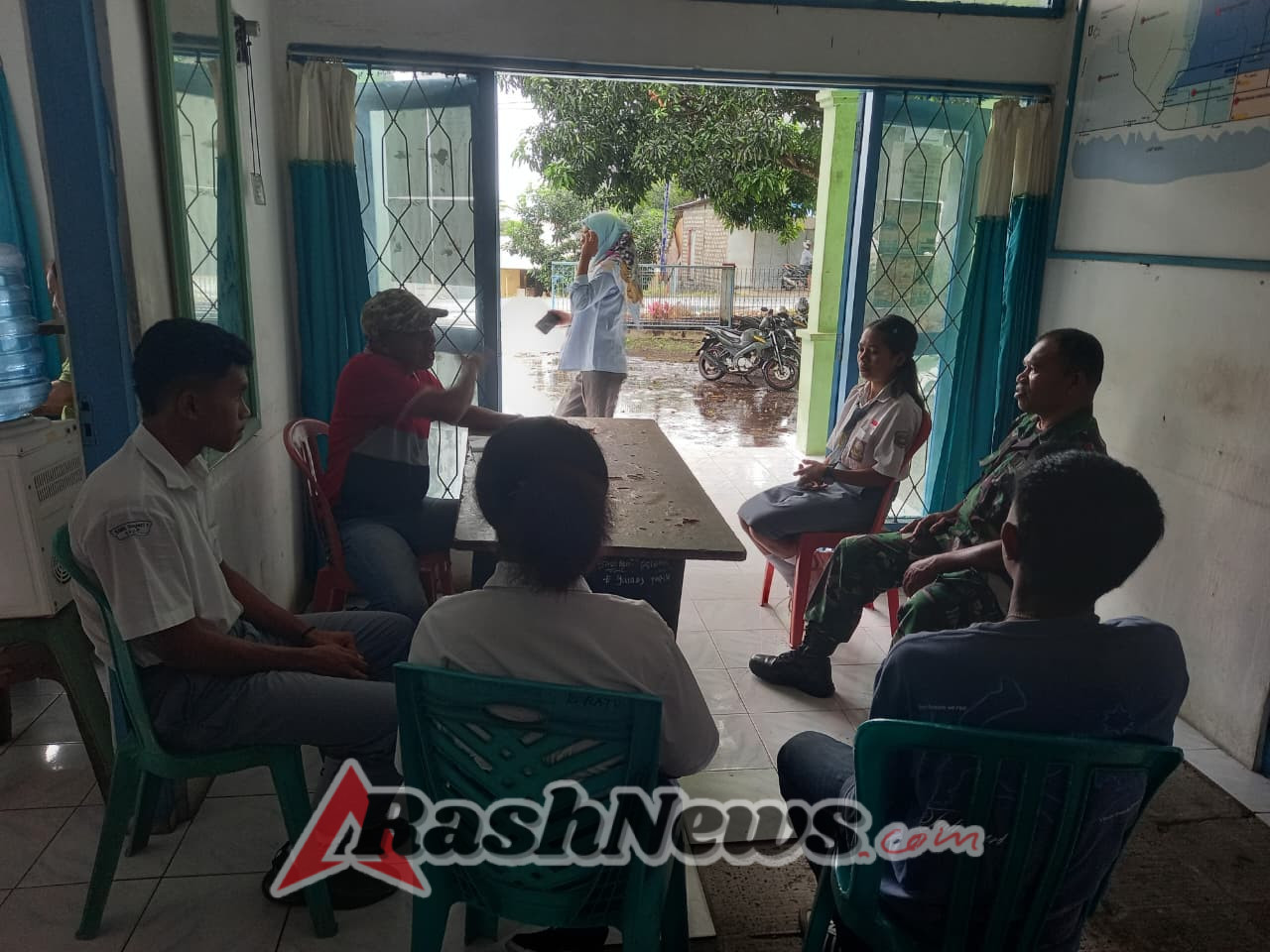 Komsos di Aula Kantor Lurah, Babinsa Ende Perkuat Peran Pemuda dalam Kamtibmas