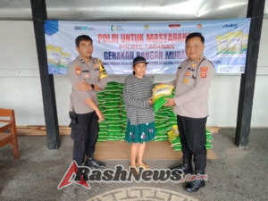 Polsek Selemadeg Timur Salurkan beras murah (SPHP) dalam Gerakan Pangan Murah