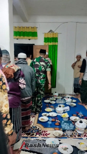 Babinsa Bersama Tokoh Masyarakat Hadiri Tahlilan di Desa Sekongkang Bawah