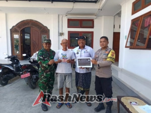 Gelar Pendampingan Dan Pengawasan, Peran Aktif Babinsa Sampalan Tengah Sukseskan Penyaluran BLT DD Bulan September