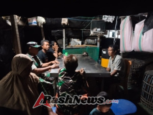 Sinergi Babinsa dan Masyarakat Poto Tano Jaga Ketertiban Lingkungan