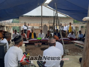 Babinsa Koramil 1612-01/Ruteng Hadiri Peletakan Batu Pertama Mbaru Gendang di Desa Buar