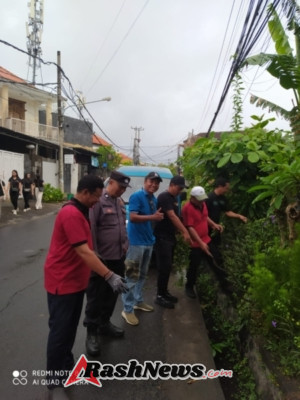 Bhabinkamtibmas, Bhabinsa, dan Warga Gelar Aksi Bersih-Bersih di Denpasar Selatan