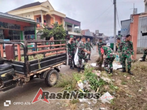 Babinsa Koramil 1628-01/Taliwang Kompak Laksanakan Pembersihan di Perumahan Dinas Danramil