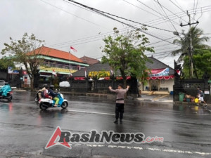 Ciptakan Keselamatan dan Kenyamanan Berlalulintas SatBinmas Rutin melaksanakan Strong Point Pagi