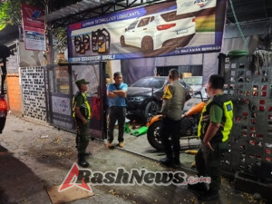 Bhabinkamtibmas Desa Dangri Kelod Bersinergi dengan Pecalang dan Linmas Gelar Patroli Malam