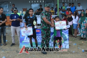 Babinsa Batu Tering Hadiri Penutupan Turnamen Sepak Bola Mini Kades Cup
